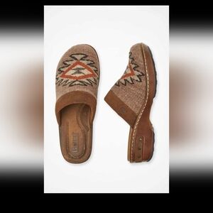 BØrn wool clogs with Southwestern design, size 7